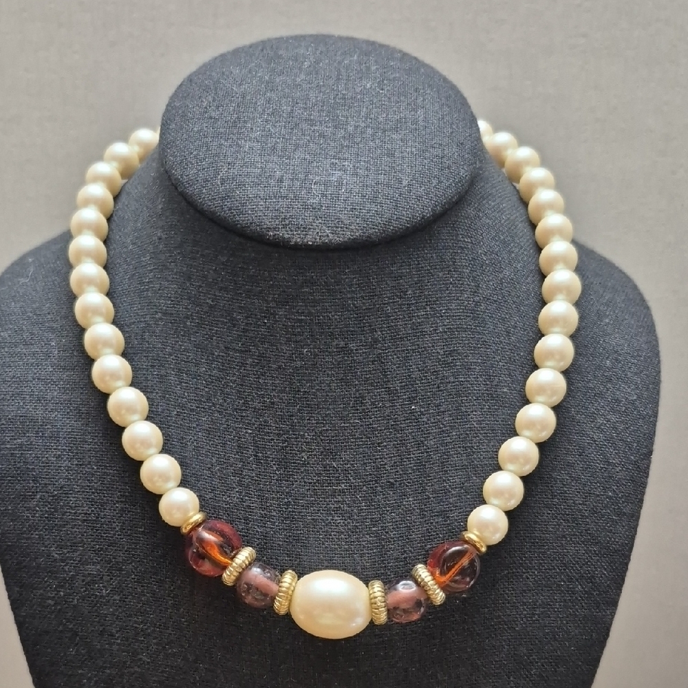 Elegant Pearl and Amber Necklace
